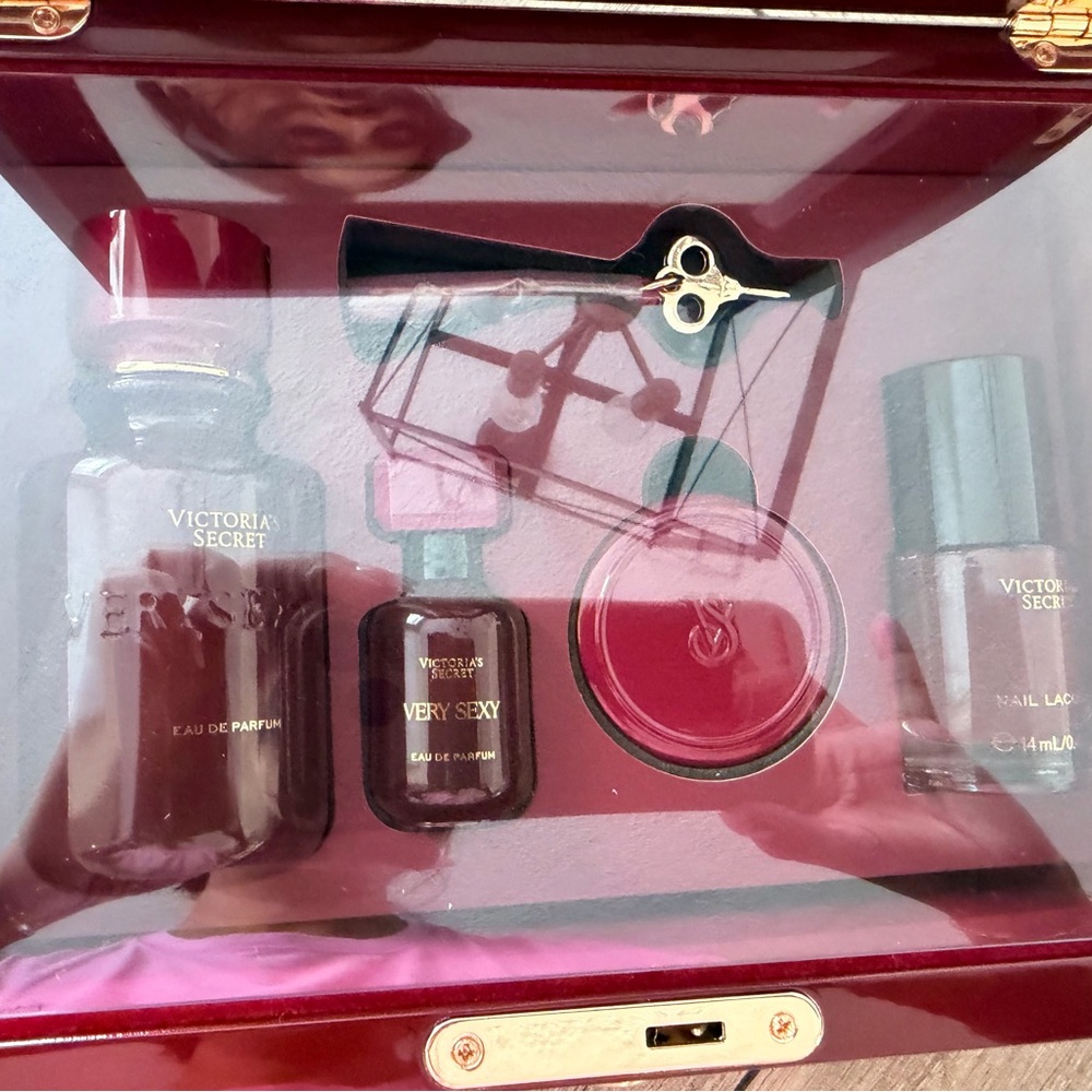 Victoria’s Secret Jewelry Box Perfume Gift Set - Picture 3 of 4